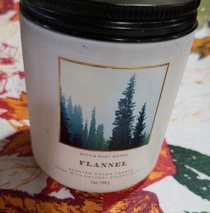 BATH & BODY WORKS FLANNEL SCENTED  CANDLE